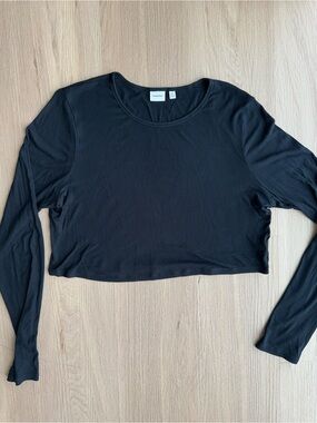 Aritzia Sunday Best Black Long Sleeve Cropped Top